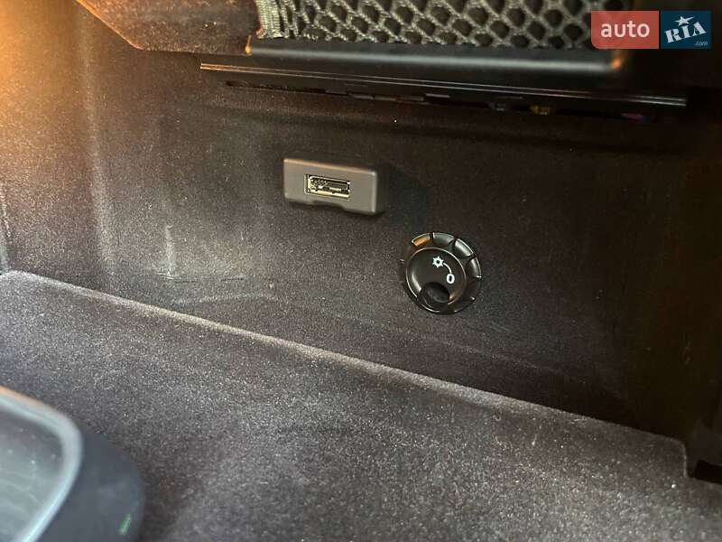 Позашляховик / Кросовер Volkswagen Touareg 2012 в Миколаєві
