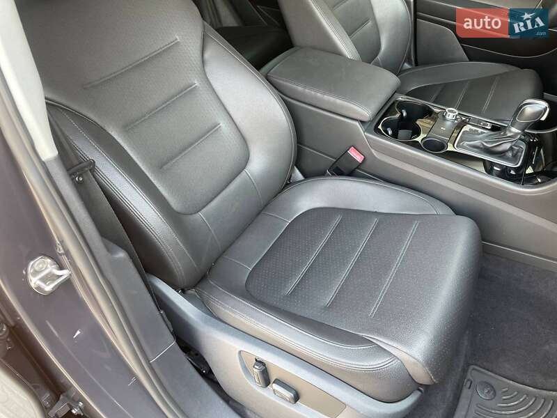 Позашляховик / Кросовер Volkswagen Touareg 2012 в Миколаєві
