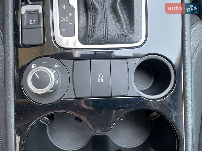 Позашляховик / Кросовер Volkswagen Touareg 2012 в Миколаєві