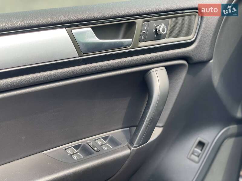 Позашляховик / Кросовер Volkswagen Touareg 2012 в Миколаєві