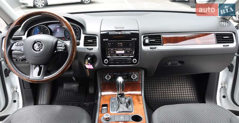 Внедорожник / Кроссовер Volkswagen Touareg 2013 в Одессе