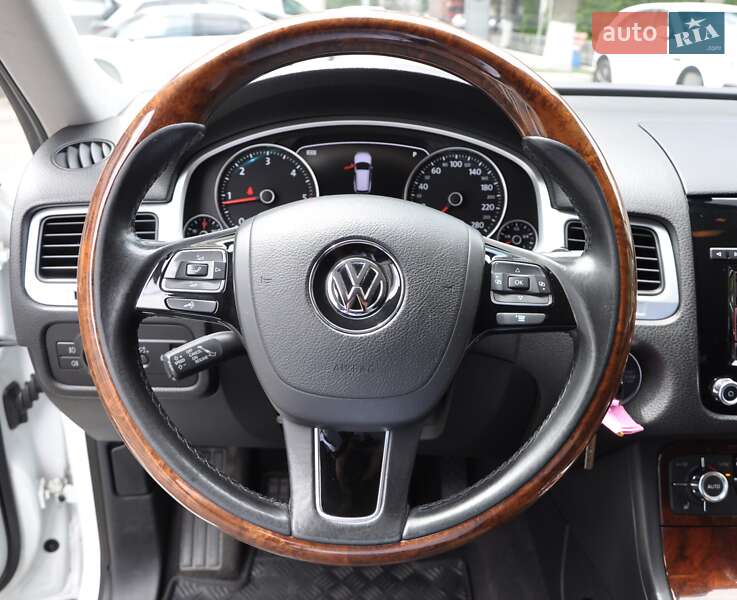 Внедорожник / Кроссовер Volkswagen Touareg 2013 в Одессе