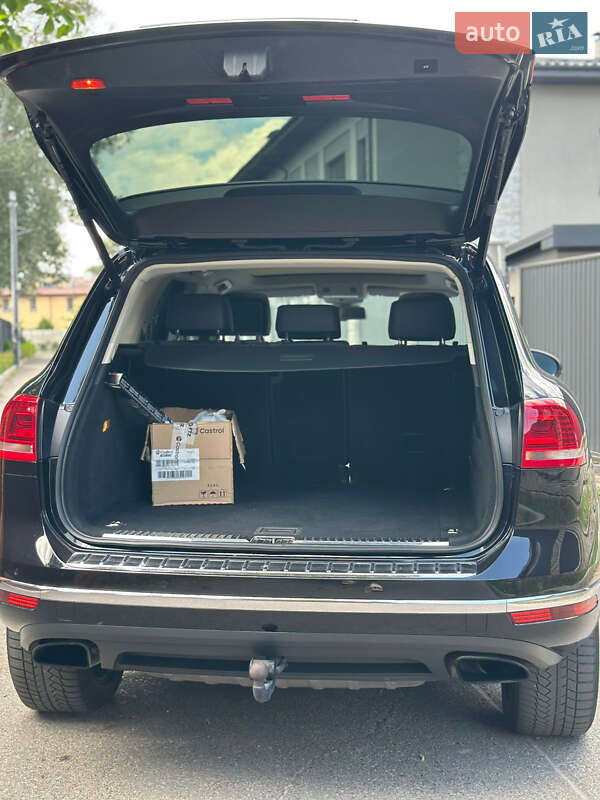 Внедорожник / Кроссовер Volkswagen Touareg 2016 в Киеве