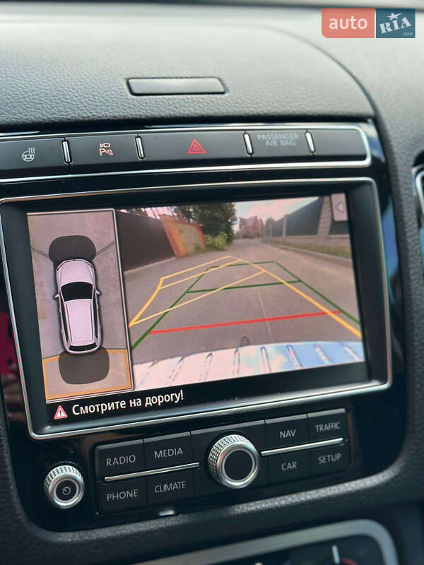 Внедорожник / Кроссовер Volkswagen Touareg 2016 в Киеве