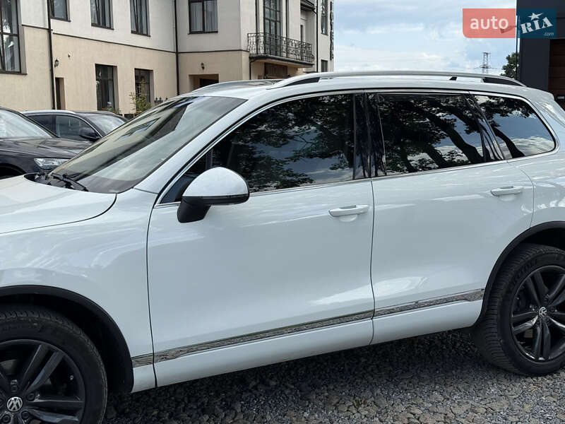 Позашляховик / Кросовер Volkswagen Touareg 2012 в Стрию