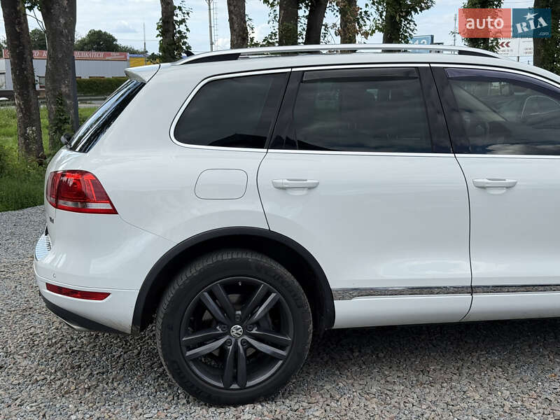 Позашляховик / Кросовер Volkswagen Touareg 2012 в Стрию