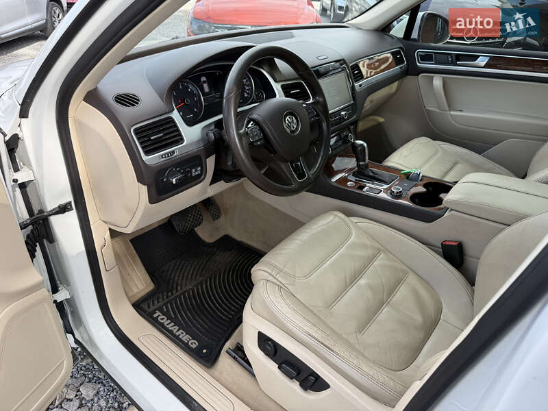 Позашляховик / Кросовер Volkswagen Touareg 2012 в Стрию