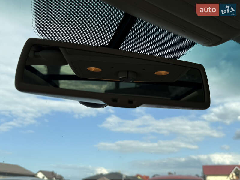 Позашляховик / Кросовер Volkswagen Touareg 2012 в Стрию