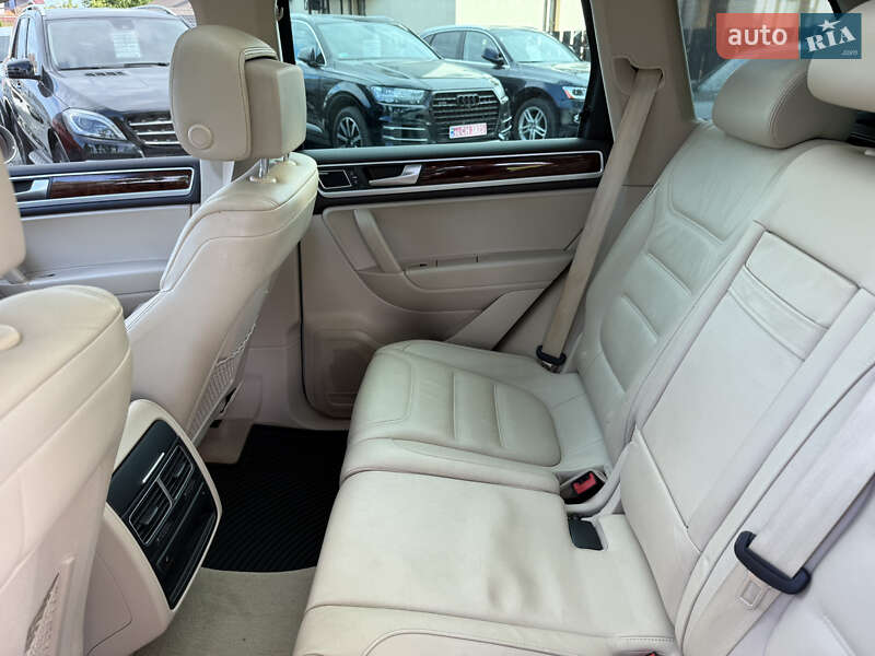 Позашляховик / Кросовер Volkswagen Touareg 2012 в Стрию