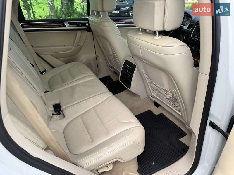 Позашляховик / Кросовер Volkswagen Touareg 2012 в Стрию