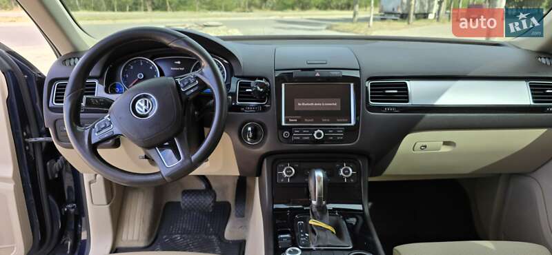 Позашляховик / Кросовер Volkswagen Touareg 2012 в Дніпрі