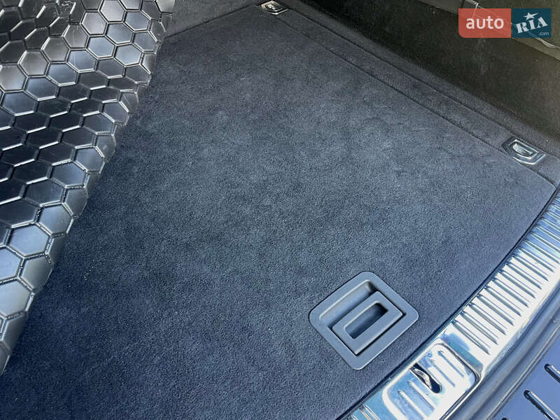 Позашляховик / Кросовер Volkswagen Touareg 2012 в Бердичеві