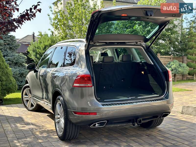 Позашляховик / Кросовер Volkswagen Touareg 2014 в Вінниці