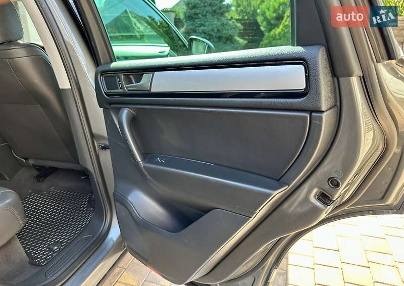 Позашляховик / Кросовер Volkswagen Touareg 2014 в Вінниці
