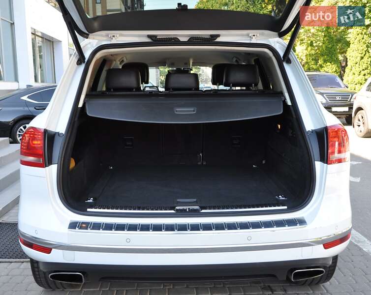 Внедорожник / Кроссовер Volkswagen Touareg 2016 в Одессе