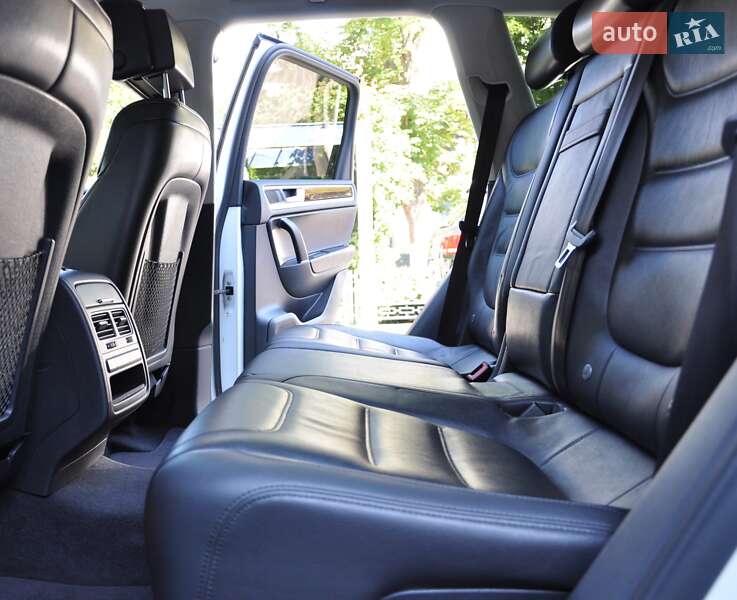 Внедорожник / Кроссовер Volkswagen Touareg 2016 в Одессе