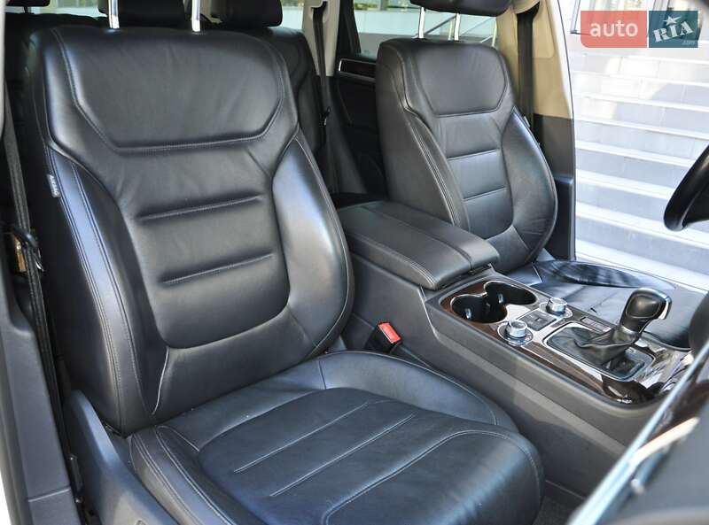 Внедорожник / Кроссовер Volkswagen Touareg 2016 в Одессе