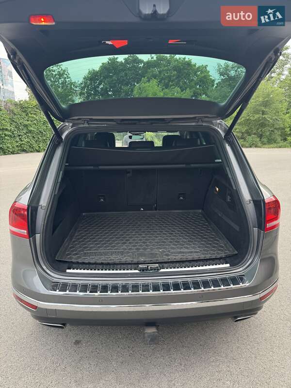 Внедорожник / Кроссовер Volkswagen Touareg 2017 в Днепре