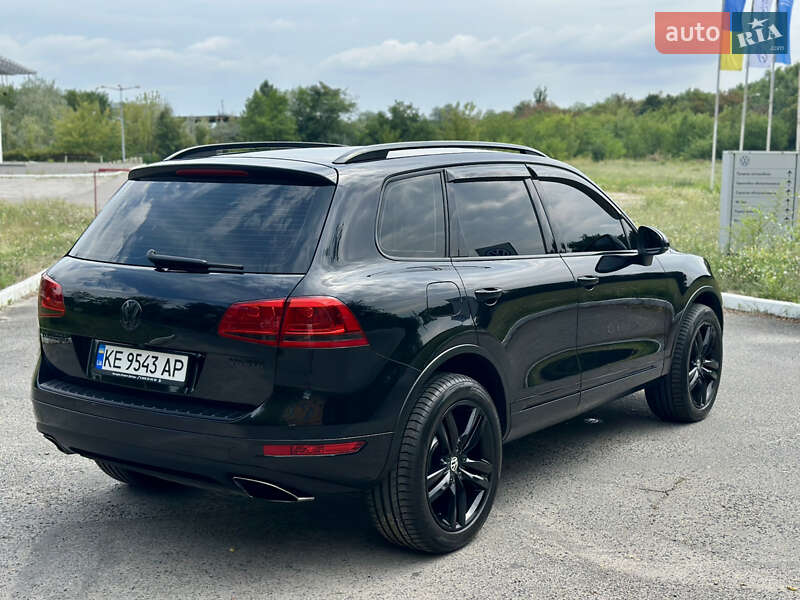 Внедорожник / Кроссовер Volkswagen Touareg 2012 в Днепре