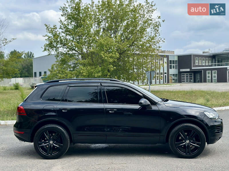 Внедорожник / Кроссовер Volkswagen Touareg 2012 в Днепре
