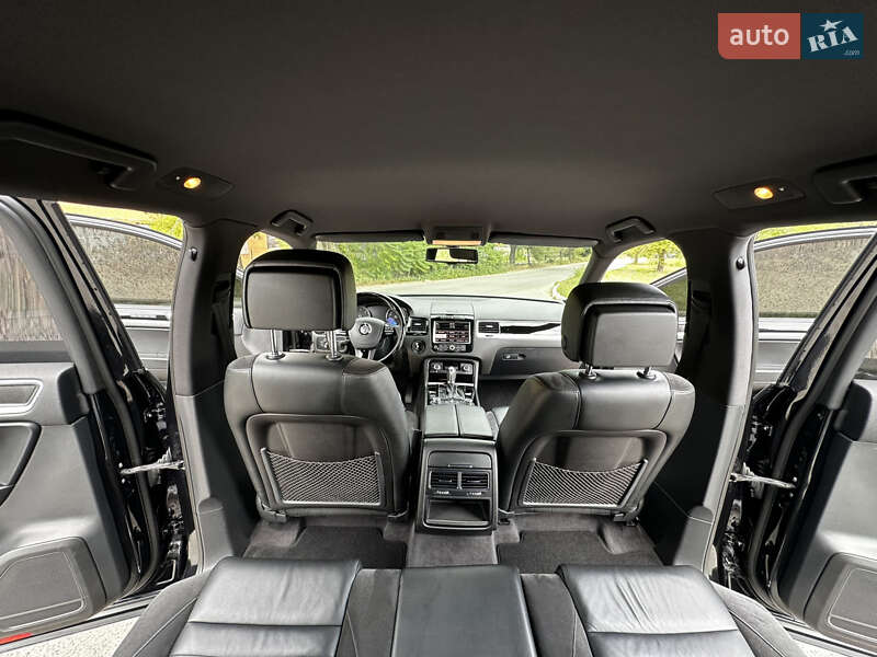 Внедорожник / Кроссовер Volkswagen Touareg 2012 в Днепре