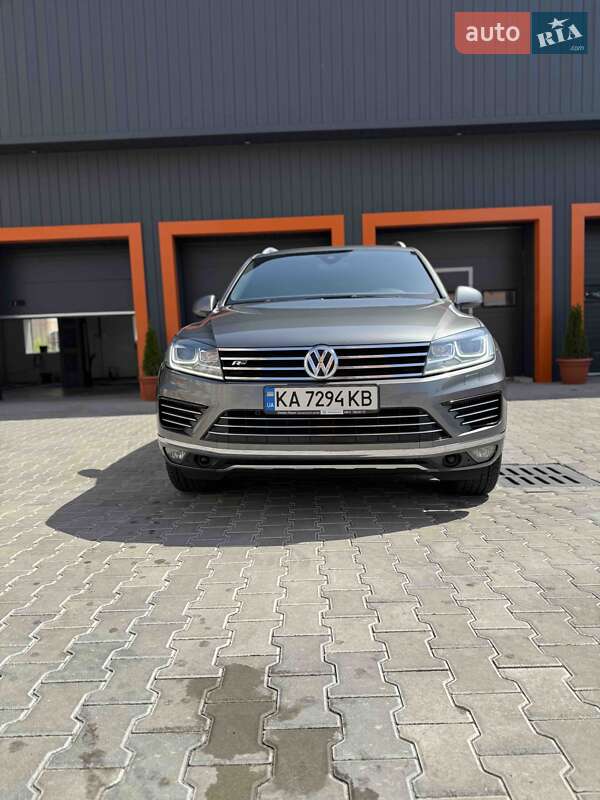 Внедорожник / Кроссовер Volkswagen Touareg 2016 в Одессе