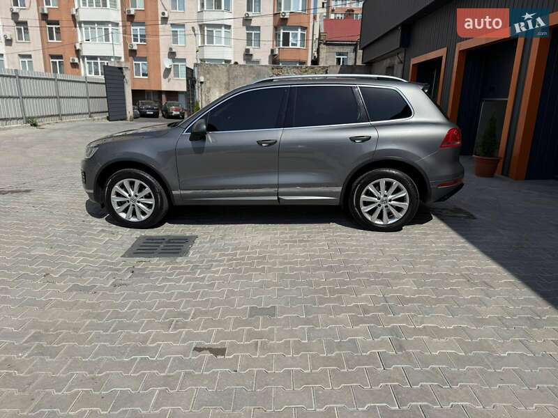 Внедорожник / Кроссовер Volkswagen Touareg 2016 в Одессе