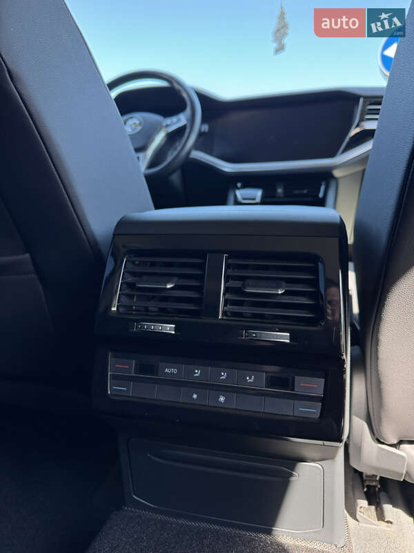 Внедорожник / Кроссовер Volkswagen Touareg 2019 в Тячеве