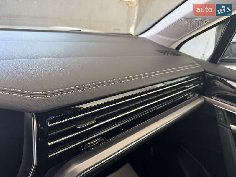 Внедорожник / Кроссовер Volkswagen Touareg 2019 в Тячеве