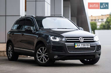 Внедорожник / Кроссовер Volkswagen Touareg 2012 в Киеве