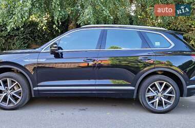 Позашляховик / Кросовер Volkswagen Touareg 2020 в Києві