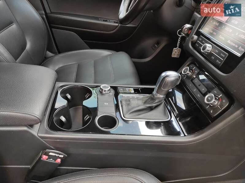 Позашляховик / Кросовер Volkswagen Touareg 2011 в Полтаві