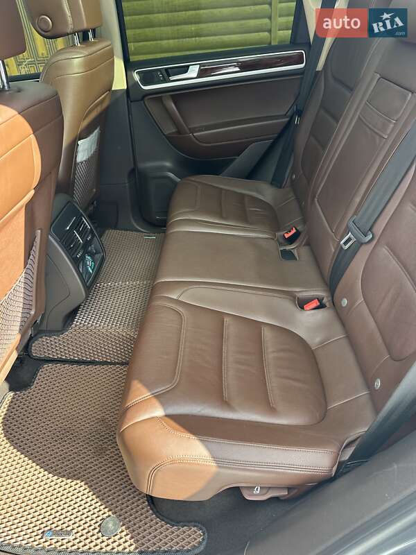 Позашляховик / Кросовер Volkswagen Touareg 2012 в Кропивницькому