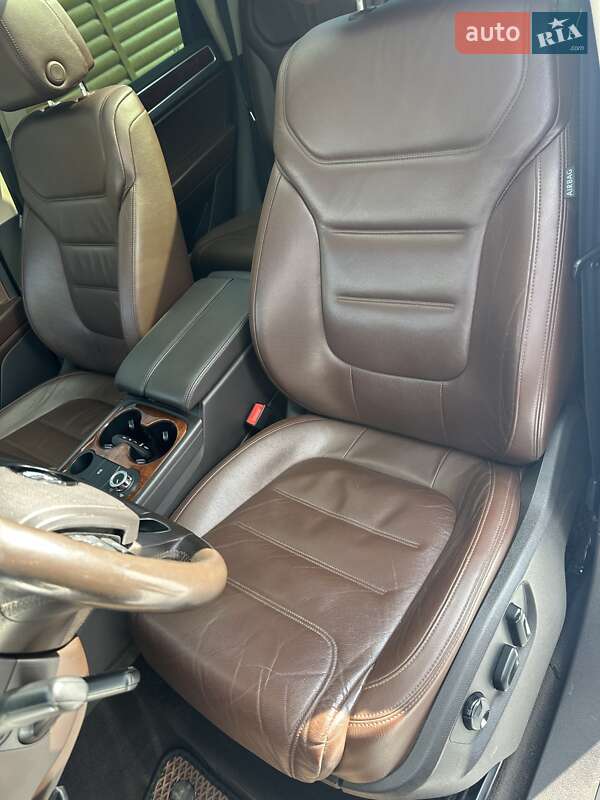 Позашляховик / Кросовер Volkswagen Touareg 2012 в Кропивницькому