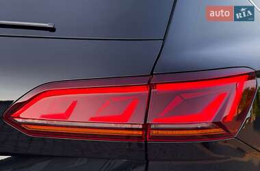 Внедорожник / Кроссовер Volkswagen Touareg 2022 в 