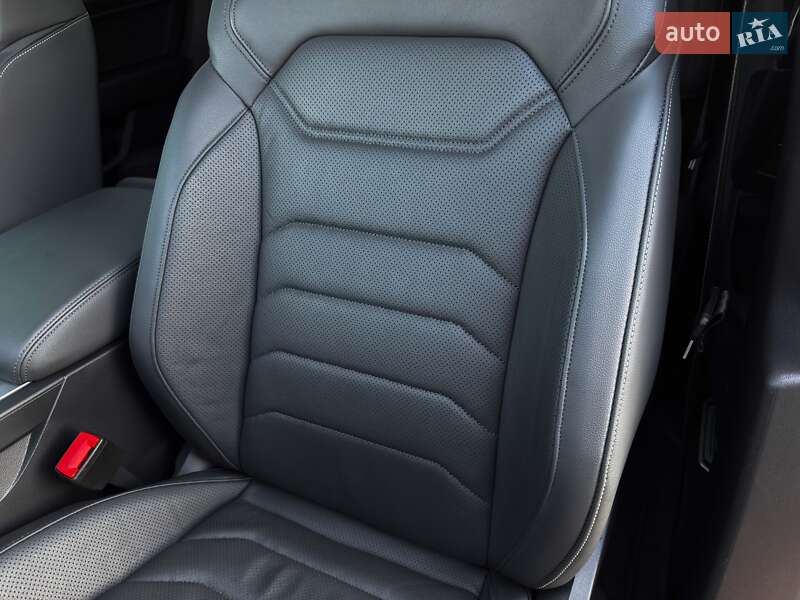 Позашляховик / Кросовер Volkswagen Touareg 2022 в Луцьку