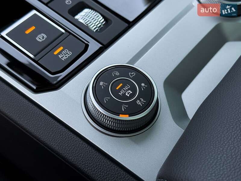 Позашляховик / Кросовер Volkswagen Touareg 2022 в Луцьку
