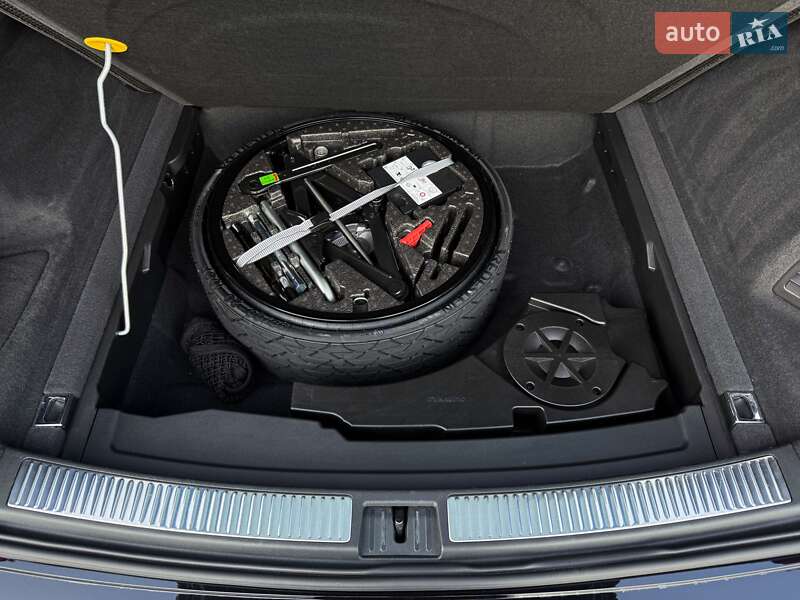 Позашляховик / Кросовер Volkswagen Touareg 2022 в Луцьку