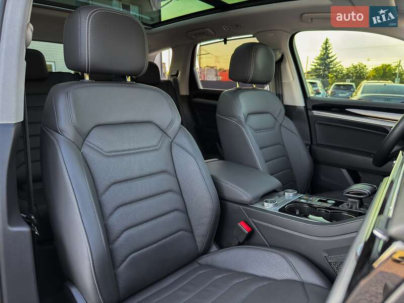 Позашляховик / Кросовер Volkswagen Touareg 2022 в Луцьку