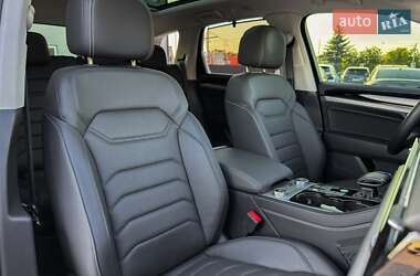 Внедорожник / Кроссовер Volkswagen Touareg 2022 в 
