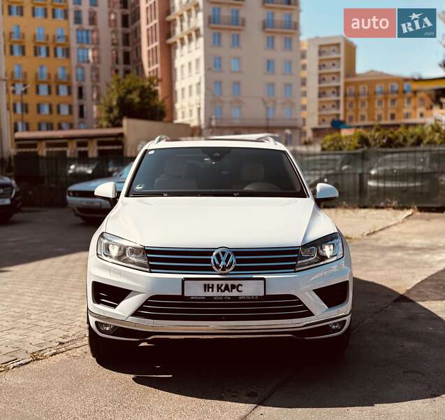 Позашляховик / Кросовер Volkswagen Touareg 2016 в Одесі