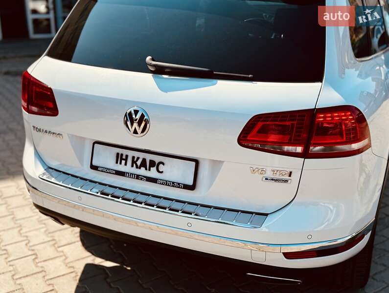 Позашляховик / Кросовер Volkswagen Touareg 2016 в Одесі