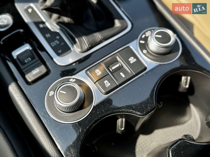 Позашляховик / Кросовер Volkswagen Touareg 2016 в Одесі