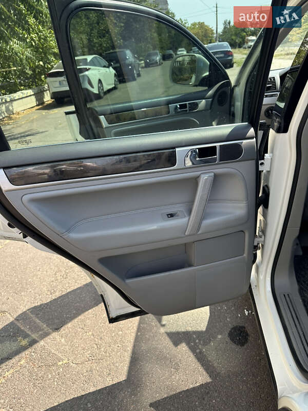 Внедорожник / Кроссовер Volkswagen Touareg 2007 в Николаеве