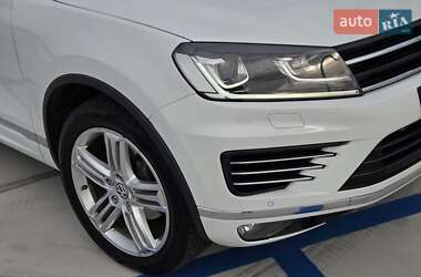 Внедорожник / Кроссовер Volkswagen Touareg 2015 в Житомире