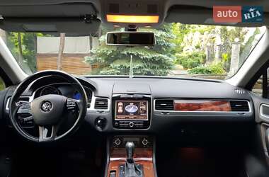 Внедорожник / Кроссовер Volkswagen Touareg 2011 в 