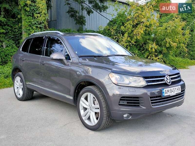 Позашляховик / Кросовер Volkswagen Touareg 2011 в Хусті
