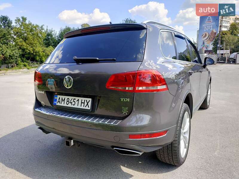 Позашляховик / Кросовер Volkswagen Touareg 2011 в Хусті