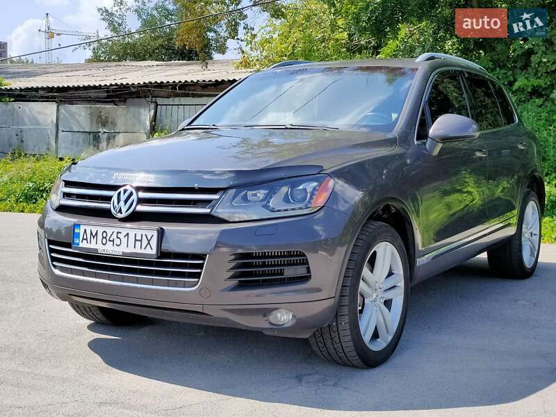 Позашляховик / Кросовер Volkswagen Touareg 2011 в Хусті