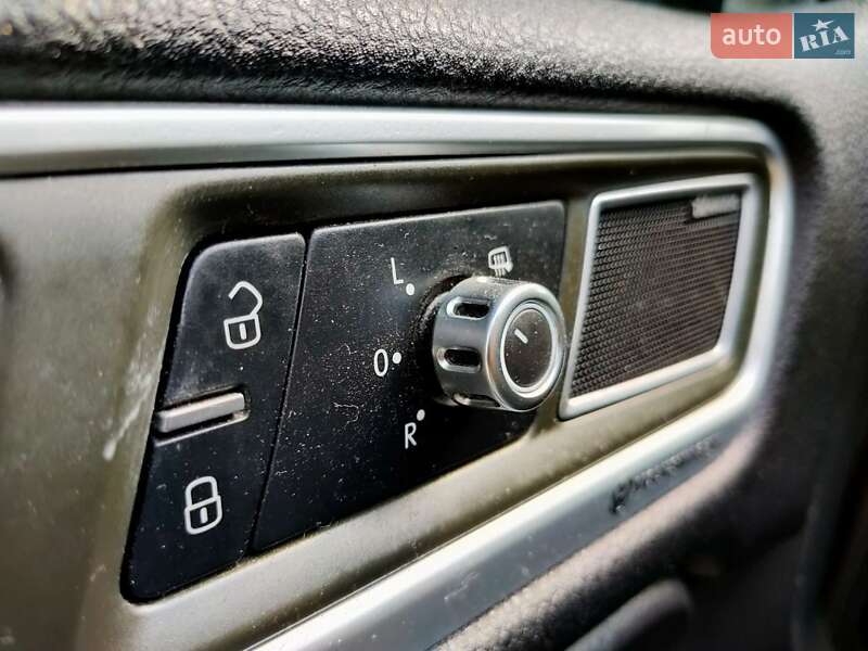 Позашляховик / Кросовер Volkswagen Touareg 2011 в Хусті